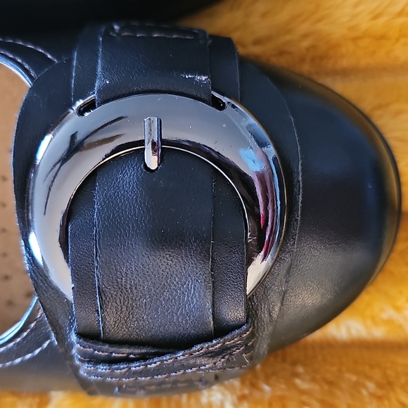 Shoes - Picture 8 of 15